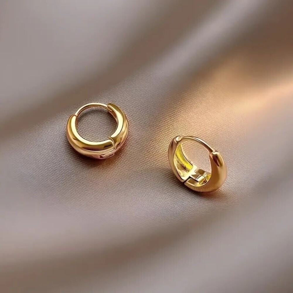 Smooth double-pointed earrings for women